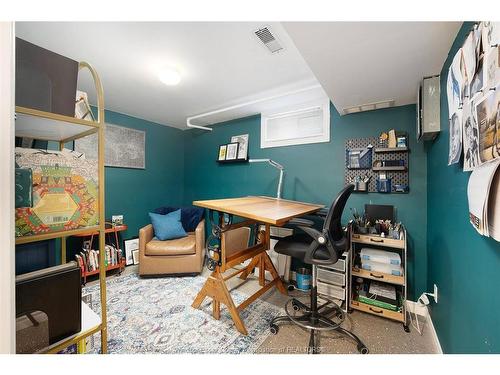 425 St. John, Windsor, ON 