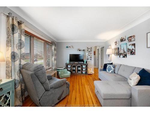 425 St. John, Windsor, ON 