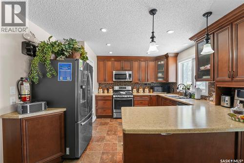 55 Noonan Road, Regina, SK - Indoor Photo Showing Kitchen With Double Sink With Upgraded Kitchen
