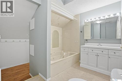 414 Forsyth Way, Saskatoon, SK - Indoor Photo Showing Bathroom