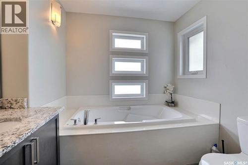 5345 Mckenna Crescent, Regina, SK - Indoor Photo Showing Bathroom