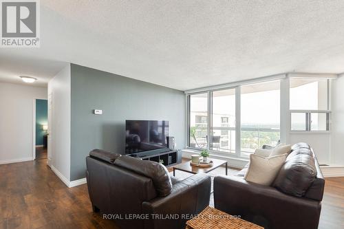 2703 - 323 Colborne Street, London East (East K), ON - Indoor Photo Showing Living Room