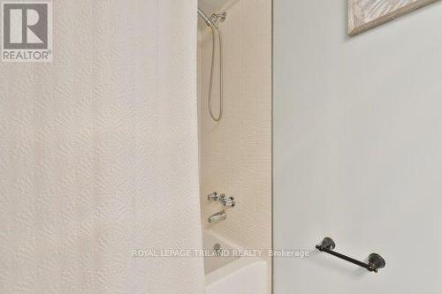 2703 - 323 Colborne Street, London East (East K), ON - Indoor Photo Showing Bathroom