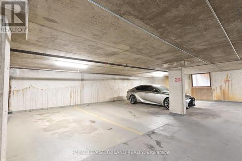 2703 - 323 Colborne Street, London East (East K), ON - Indoor Photo Showing Garage