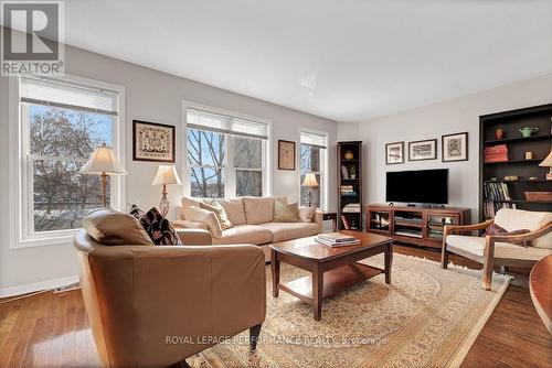 175 Arcola Private, Ottawa, ON - Indoor Photo Showing Living Room