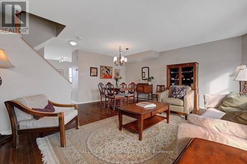 175 Arcola Private, Ottawa, ON - Indoor Photo Showing Living Room