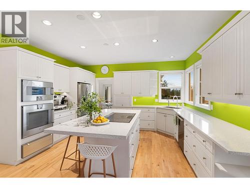 2270 Grantham Road, Kelowna, BC - Indoor Photo Showing Kitchen