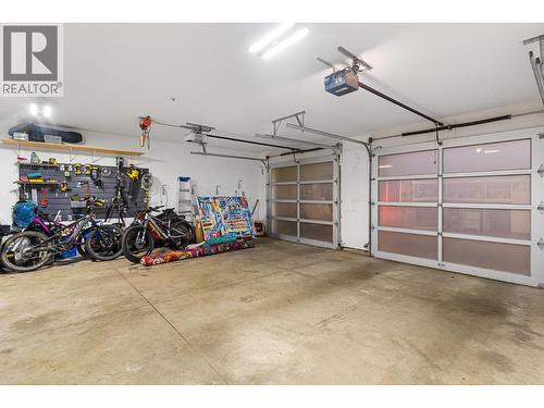 2270 Grantham Road, Kelowna, BC - Indoor Photo Showing Garage