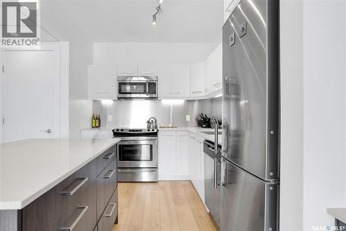 206 404 C Avenue S, Saskatoon, SK - Indoor Photo Showing Kitchen With Stainless Steel Kitchen With Upgraded Kitchen
