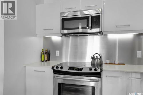 206 404 C Avenue S, Saskatoon, SK - Indoor Photo Showing Kitchen