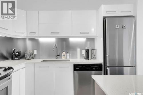 206 404 C Avenue S, Saskatoon, SK - Indoor Photo Showing Kitchen