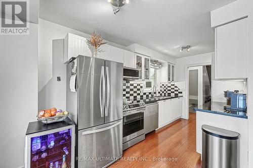 29 Kipling Crescent, Ajax, ON - Indoor Photo Showing Kitchen With Upgraded Kitchen