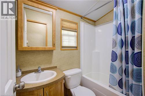 7489 Sideroad 5 E, Mount Forest, ON - Indoor Photo Showing Bathroom