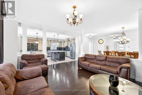 182 Irwin Avenue, Hamilton, ON - Indoor Photo Showing Living Room