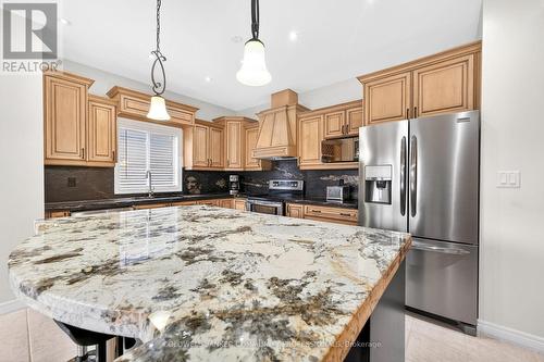 182 Irwin Avenue, Hamilton, ON - Indoor Photo Showing Kitchen