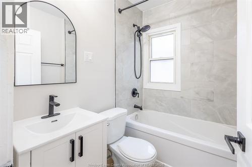 706 Elliott End Unit# 5A, Windsor, ON - Indoor Photo Showing Bathroom