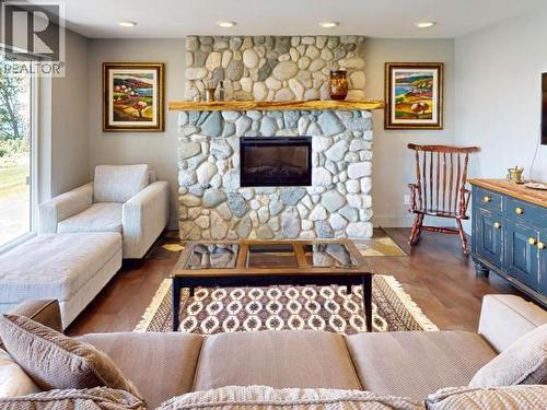 9771 View Road, Powell River, BC - Indoor Photo Showing Living Room With Fireplace