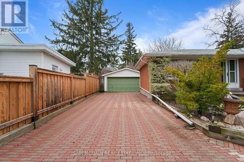 2470 MEADOWOOD CRESCENT  Oakville, ON L6L 1V6