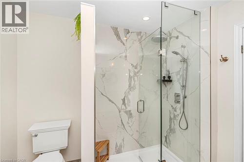 Full bath with a marble finish shower and toilet - 40 Artistic Boulevard, Hamilton, ON - Indoor Photo Showing Bathroom