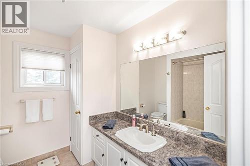 Bathroom featuring vanity and shower / tub combination - 40 Artistic Boulevard, Hamilton, ON - Indoor Photo Showing Bathroom
