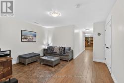 L/L SITTNG ROOM - 