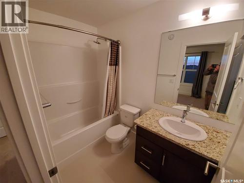 447 Eaton Lane, Saskatoon, SK - Indoor Photo Showing Bathroom