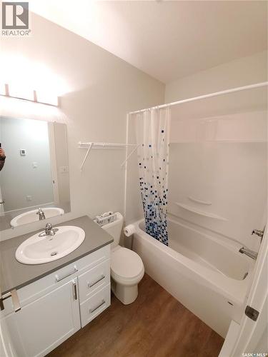 447 Eaton Lane, Saskatoon, SK - Indoor Photo Showing Bathroom