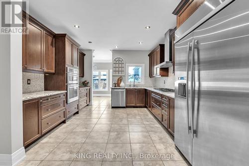 174 Minto Crescent, Milton, ON - Indoor Photo Showing Kitchen With Upgraded Kitchen