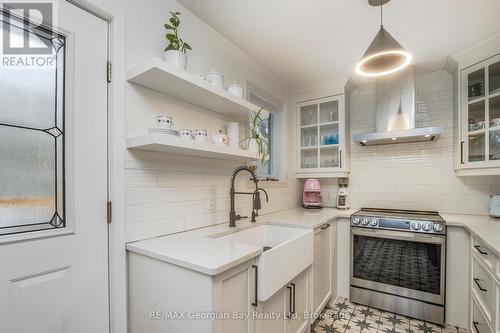 2 Belle Vue Avenue, Tiny, ON - Indoor Photo Showing Kitchen