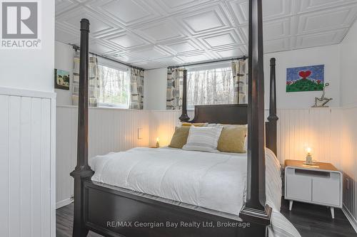 2 Belle Vue Avenue, Tiny, ON - Indoor Photo Showing Bedroom