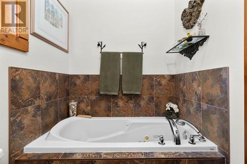 6 West Point Drive, Mckellar, ON - Indoor Photo Showing Bathroom