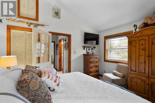 6 West Point Drive, Mckellar, ON - Indoor Photo Showing Bedroom