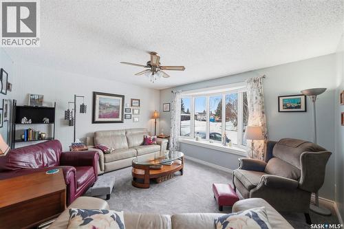 313 7Th Avenue W, Watrous, SK - Indoor Photo Showing Living Room