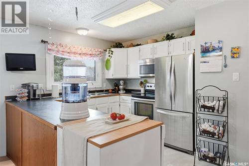 313 7Th Avenue W, Watrous, SK - Indoor Photo Showing Kitchen