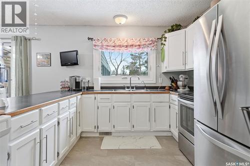 313 7Th Avenue W, Watrous, SK - Indoor Photo Showing Kitchen With Double Sink