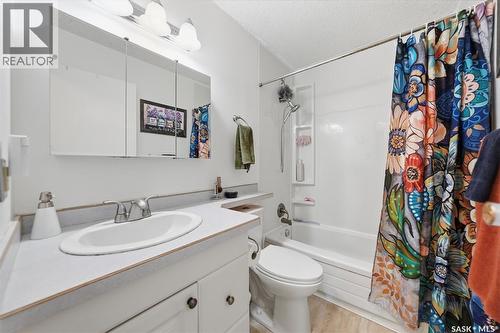 313 7Th Avenue W, Watrous, SK - Indoor Photo Showing Bathroom