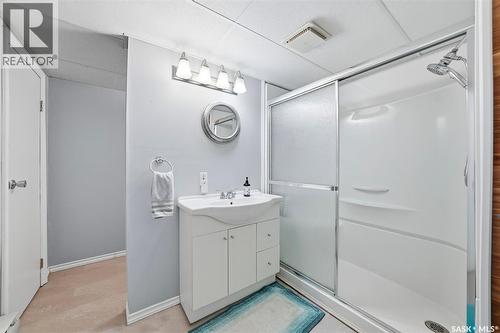 313 7Th Avenue W, Watrous, SK - Indoor Photo Showing Bathroom
