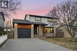 26 CLIFTON DOWNS Road  Hamilton, ON L9C 2P2