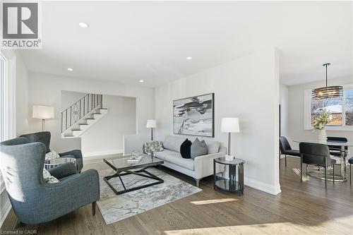 26 Clifton Downs Road, Hamilton, ON - Indoor Photo Showing Living Room