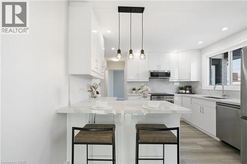 26 Clifton Downs Road, Hamilton, ON - Indoor Photo Showing Kitchen With Upgraded Kitchen