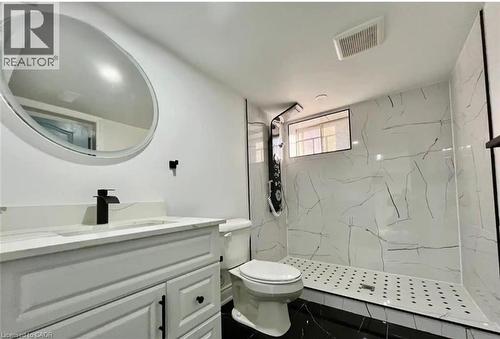 19 Crosthwaite Avenue S, Hamilton, ON - Indoor Photo Showing Bathroom
