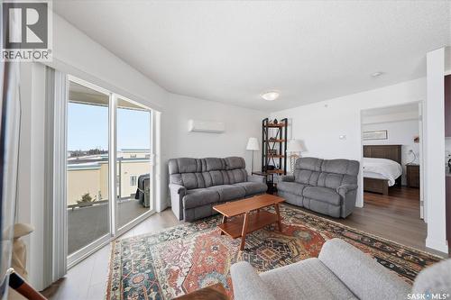 401 303 Lowe Road, Saskatoon, SK - Indoor Photo Showing Living Room