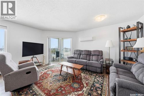 401 303 Lowe Road, Saskatoon, SK - Indoor Photo Showing Living Room