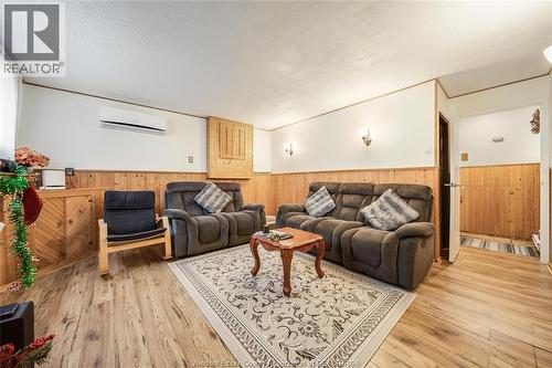 1229 Arncliffe, Windsor, ON - Indoor Photo Showing Living Room