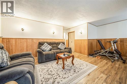 1229 Arncliffe, Windsor, ON - Indoor Photo Showing Living Room