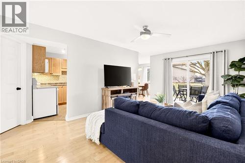 201 Dorchester Boulevard Unit# 101, St. Catharines, ON - Indoor Photo Showing Living Room