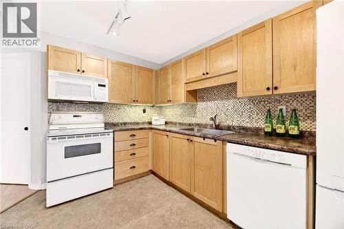 201 Dorchester Boulevard Unit# 101, St. Catharines, ON - Indoor Photo Showing Kitchen