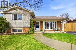 3 ELVIA Court Stoney Creek, ON L8G 3W8