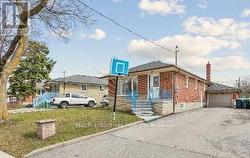 15 DITTMER CRESCENT Toronto, ON M9W 4P7