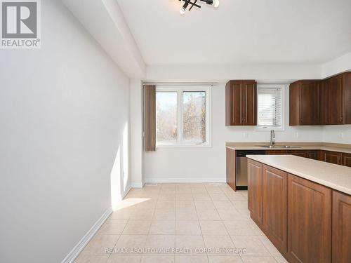 1314 Granrock Crescent, Mississauga, ON - Indoor Photo Showing Kitchen With Double Sink
